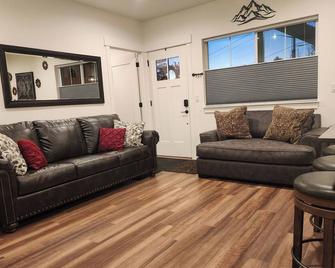 The Carnelian Condo- Centrally Located 2 Bedroom Condo in Ponderay - Ponderay