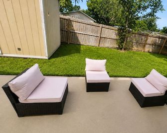 4br 3 Ba Retreat Near Randolph Afb Sleeps 8 Fast Wifi - Schertz - Patio