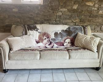 Peddlers Carriage house - New Hope - Living room