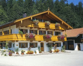 Farm vacations for nature lovers and families - Jachenau - Gebäude