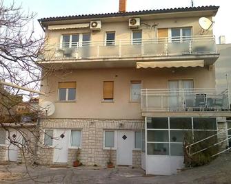 Apartment for Holidays in Pula - Pula - Gebäude