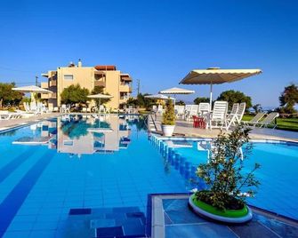 Matzi Hotel Apartments - Gerani - Pool