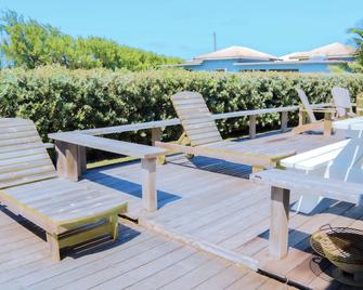 'Endless Summer': 3-bedroom house in fabulous Christ Church with WiFi, AC - Oistins - Balcony