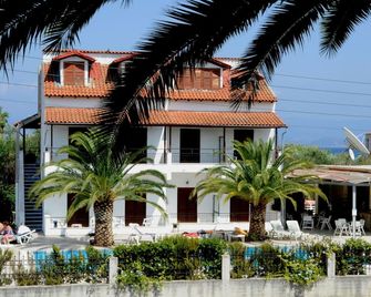 Captain's Studios & Apartments - Kavos - Bâtiment