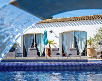 Hotel La Tramontane - Saintes-Maries-de-la-Mer - Pool