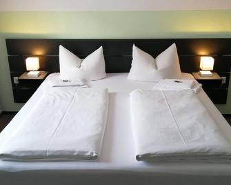 Hotel Augsburg Goldener Falke - אוגסבורג - חדר שינה