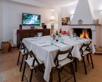 Guided E-bike Tours (1h sea or mountain) with Restaurant available at stay - Montalto delle Marche - Comedor