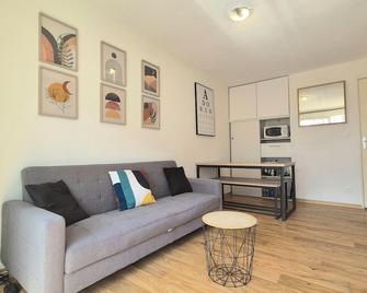 Sleeps 6, pool residence, sauna and hamman in La Foux d'Allos ️️️ - La Foux d'Allos - Salon