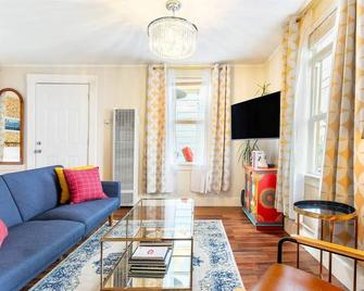 Vibrant & Cozy Studio in Central Noe Valley - San Francisco - Living room