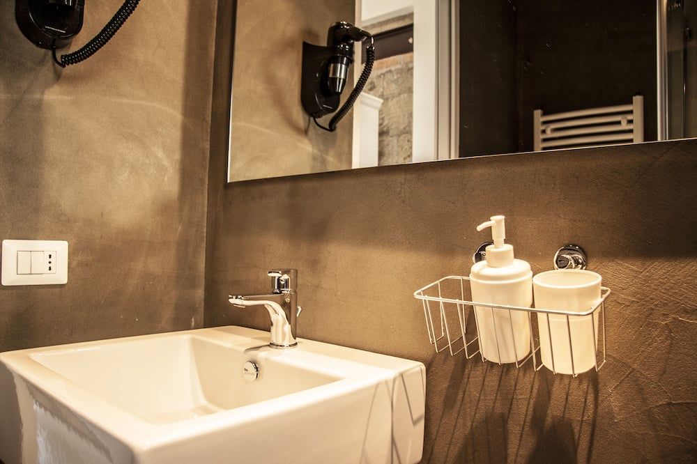 Belledonne Suite & Gallery - Naples - Bathroom