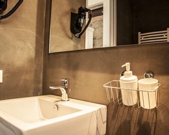 Belledonne Suite & Gallery - Nápoles - Baño