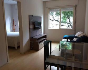 Excellent Location, 700 Meters From Praia De Belas Shopping Center - Porto Alegre - Living room