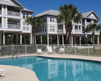 Spacious Condo with access to private boat ramp - Horseshoe Beach - Pool