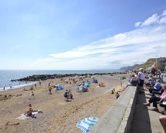 Westpoint Apartments - Bridport - Beach