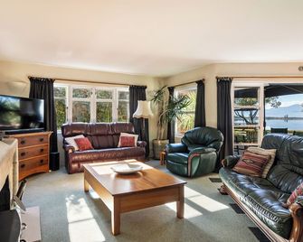 Camelot Island Retreat - Richmond - Pokój dzienny