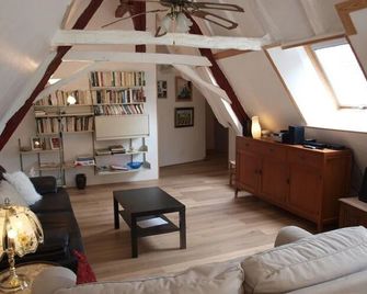 Lovely Cottage in Peyzac-Le-Moustier Wit - Tursac - Salon