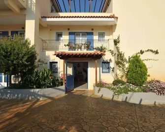 Fereniki Studios - Plati - Edificio