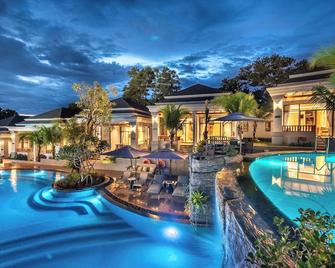 Az Sunrise Resort & Fitness Club - Πουκέτ - Πισίνα