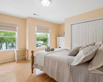 La Peninsule Scenic Home within a quiet neighborhood - Taylorsville - Bedroom