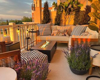 3bed -2bath Retreat Sleeps up to 9 w/Amenities+LargerTerrace+Bay Views+Office - Petoskey - Balcony