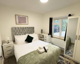 Heathrow Lodge Bnb - Isleworth - חדר שינה