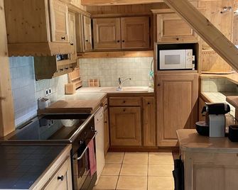 Chalet de Charme Situé à La Giettaz Entre La Clusaz et Megeve - La Giettaz - Cuisine