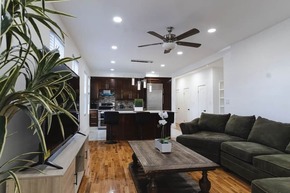 Modern apartment close to major sporting events (Citi Field, US Open) - קווינס - סלון