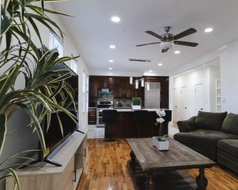 Modern apartment close to major sporting events (Citi Field, US Open) - Queens - Sala de estar