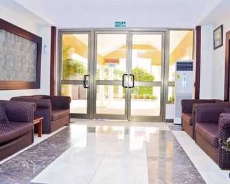 Bethel Heights Hotel - Adentan - Lobby