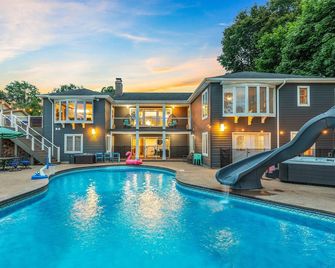 Heatedpool|boat Dock|beach|hottub|arcades|firepit - Norton Shores - Piscina