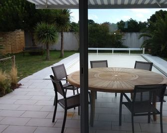 House on fenced garden with heated swimming pool;rental from Saturday to Saturday - Saint-Georges-d'Oléron - Binnenhof