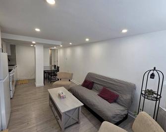 Cozy 1 Bedroom Apartment near Down-town Montreal - Montreal - Living room