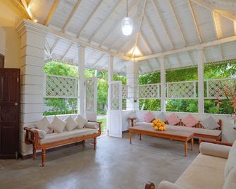 Private Pool Villa with Staff - 80m to Beach - Idda Villa - Ahangama