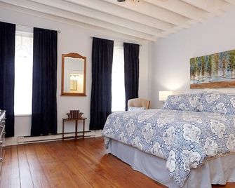 Cheltenham Suites - Caledon - Bedroom