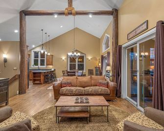 Lodged in the Trees - New Buffalo - Wohnzimmer