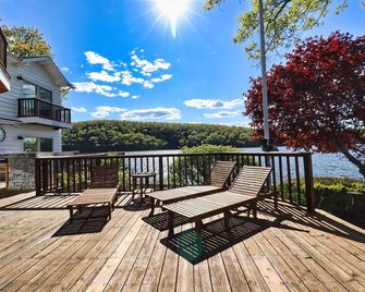 Land’s End – Direct Lake Front on Warner Point, Candlewood Lake, CT - New Milford - Balcony