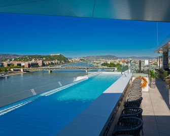 Infinity Budapest Hotel - Adults Only - Budapest - Piscina