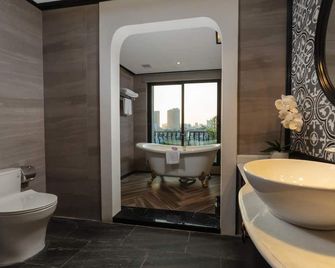 Fte Ba Dinh Hotel - Hanoi - Bathroom
