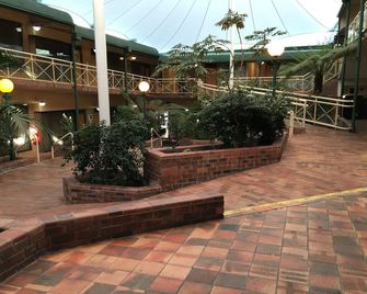 Mayfair Plaza Motel - Sandy Bay - Vista del exterior