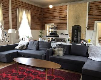 Church in the North! - Överbyn - Sala de estar