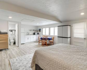 Walk to Norfork Lake Guest House in Henderson - Henderson - Bedroom