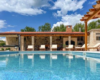 Villa Maria with Outdoor Pool - Drniš - Pool