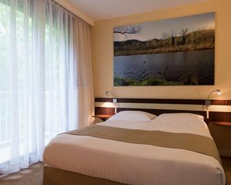 Villa Borghese, The Originals Relais - Gréoux-les-Bains - Bedroom