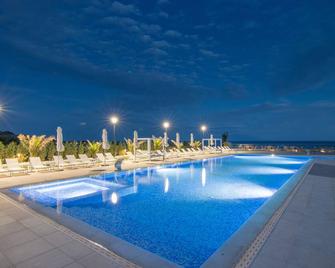 King Maron Wellness Beach Hotel - Maroneia - Pool