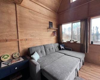 Lake View Loft Cabin Off Grid Solar - Wasilla - Living room