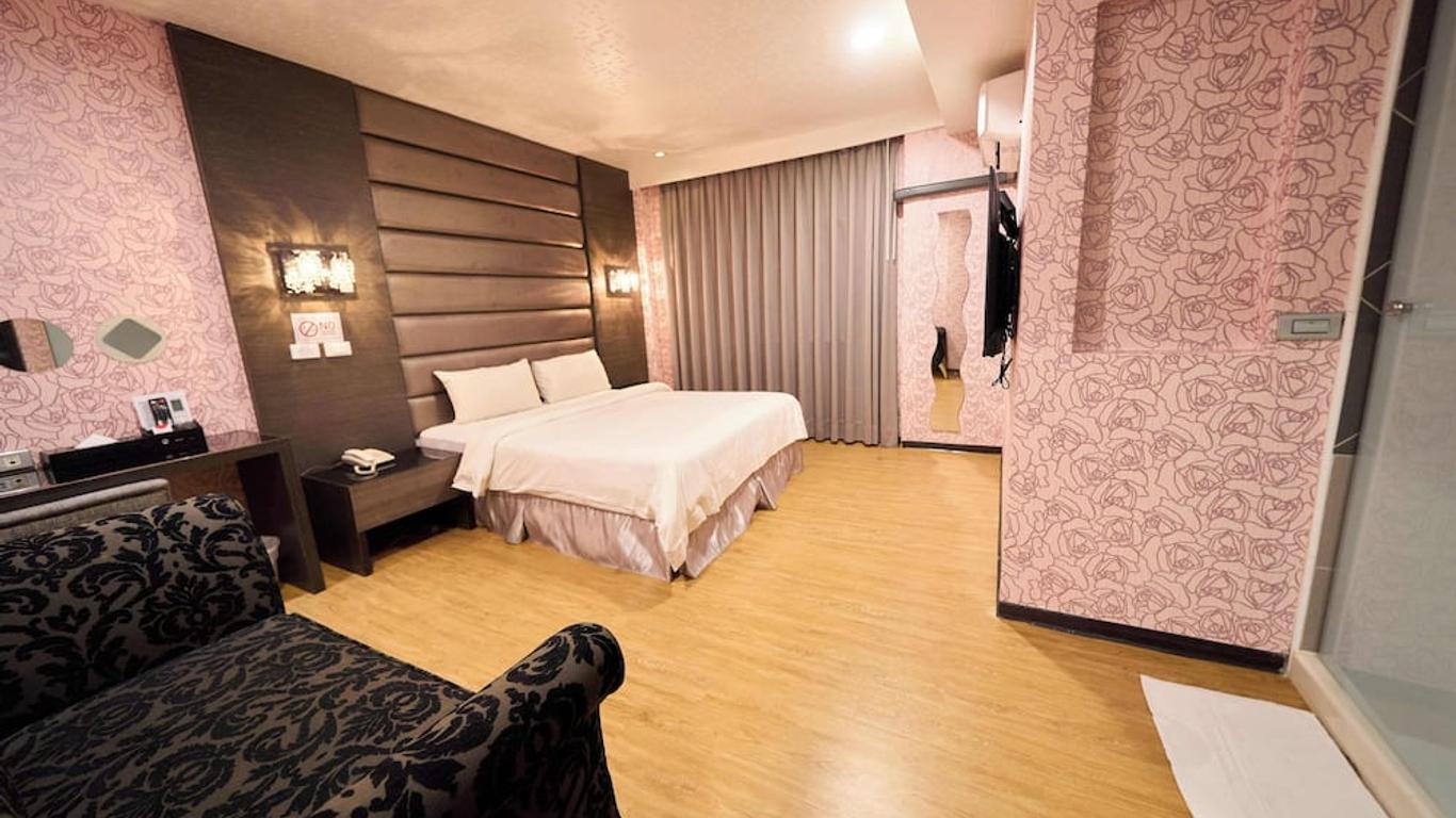 The Riverside Hotel Fashion