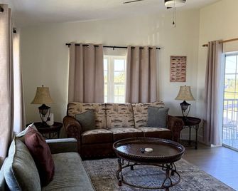 Roland Martin Marina and Resort - Clewiston - Obývací pokoj