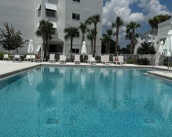A Spacious, Cozy Escape, seconds from Brownwood Sq. In The Heart of The Villages - Wildwood - Pool