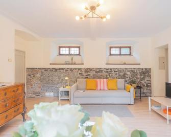 La Piazza di Cernobbio by Rent All Como - Cernobbio - Soggiorno