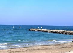 Inter Holiday Apartments - Pomorie - Plaża